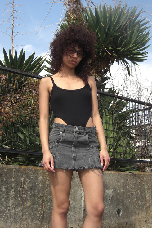 FRAYED CIRCLE CUT-OUT MINI SKIRT -BLACK- *Last1