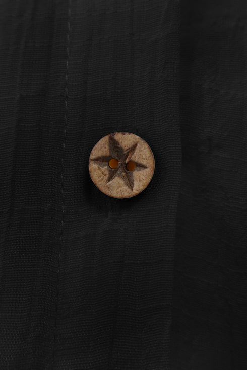 WOOD BUTTON CHILL OUT HOODIE -BLACK-