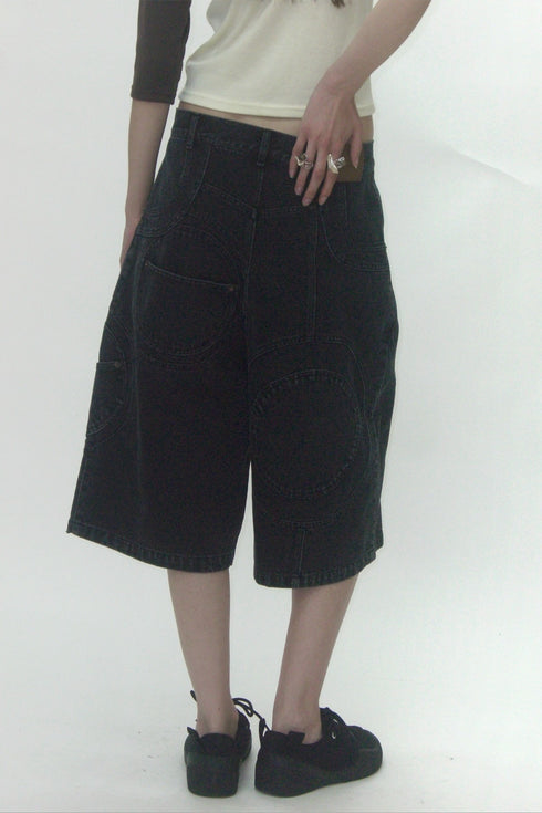 【PRE-ORDER】CIRCLE CUT-OUT WASHED HALF PANTS -BLACK DENIM-
