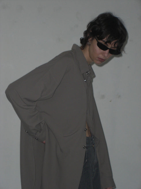 SPIRAL BUTTON SHIRT -GRAYISH BROWN-