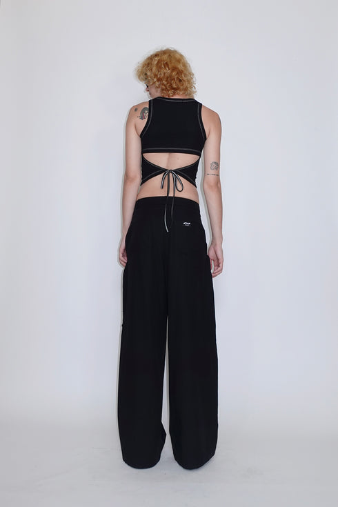 BACK SLIT STITCH TANK TOP -BLACK-