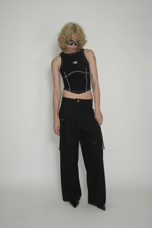 BACK SLIT STITCH TANK TOP -BLACK-