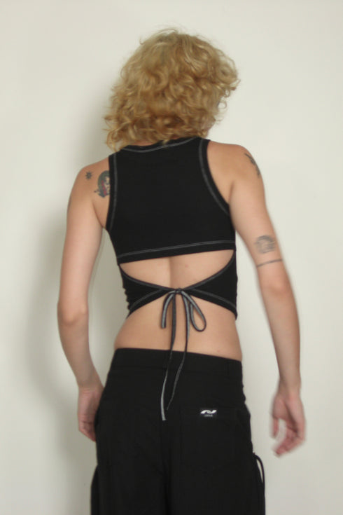 BACK SLIT STITCH TANK TOP -BLACK-