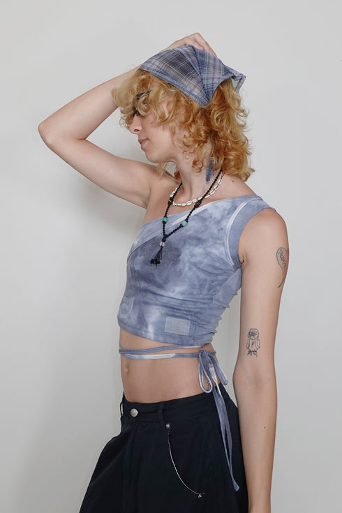 TIE-DYE ASYMMETRY WRAP TANK TOP -INDIGO-