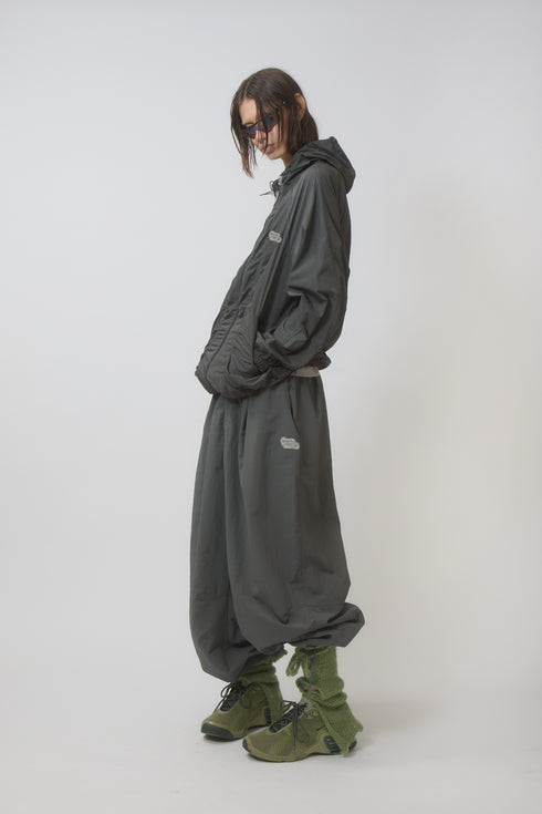 NYLON GATHERED WINDBREAKER -CHARCOAL-
