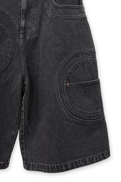 CIRCLE CUT-OUT WASHED HALF PANTS -BLACK DENIM-