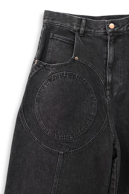 CIRCLE CUT-OUT WASHED HALF PANTS -BLACK DENIM-