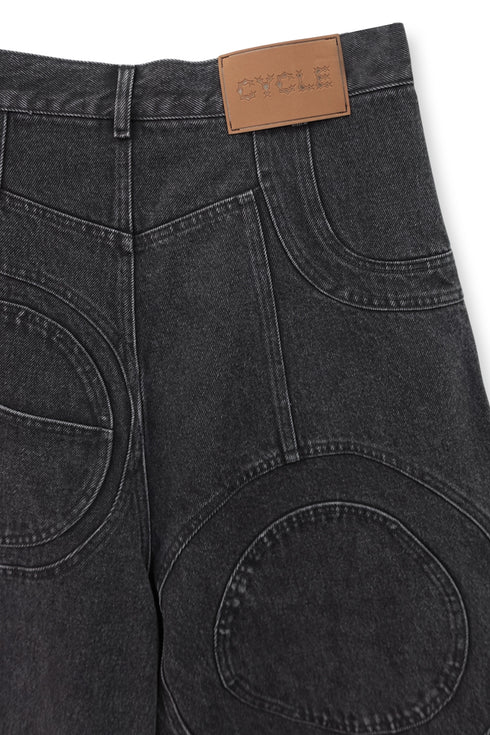 CIRCLE CUT-OUT WASHED HALF PANTS -BLACK DENIM-