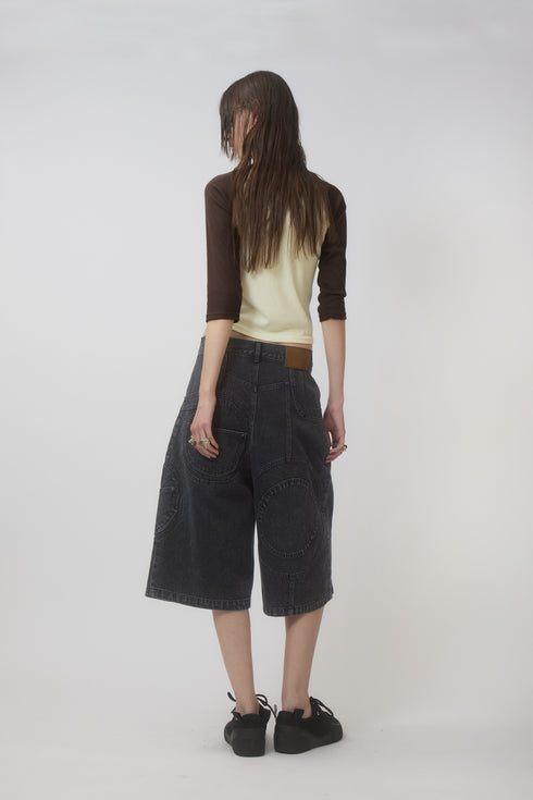 CIRCLE CUT-OUT WASHED HALF PANTS -BLACK DENIM-