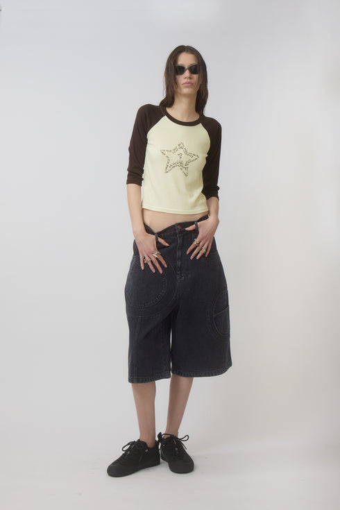 CIRCLE CUT-OUT WASHED HALF PANTS -BLACK DENIM-