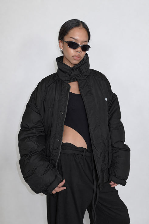GATHERED BACK DOWN JACKET -BLACK-