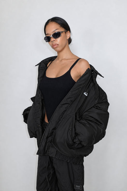 GATHERED BACK DOWN JACKET -BLACK-