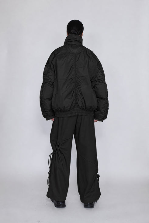 GATHERED BACK DOWN JACKET -BLACK-