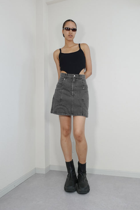 CIRCLE CUT-OUT MINI SKIRT -BLACK-