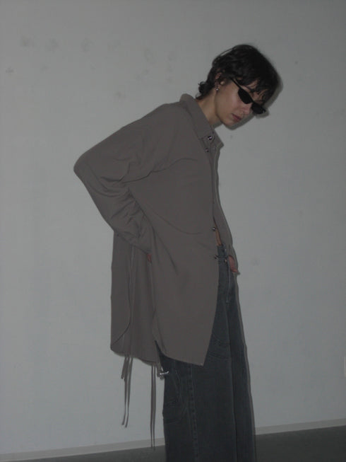 SPIRAL BUTTON SHIRT -GRAYISH BROWN-