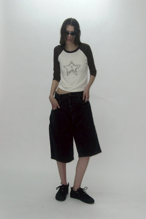 【PRE-ORDER】CIRCLE CUT-OUT WASHED HALF PANTS -BLACK DENIM-
