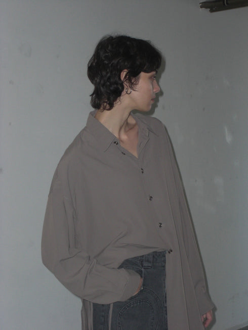SPIRAL BUTTON SHIRT -GRAYISH BROWN-