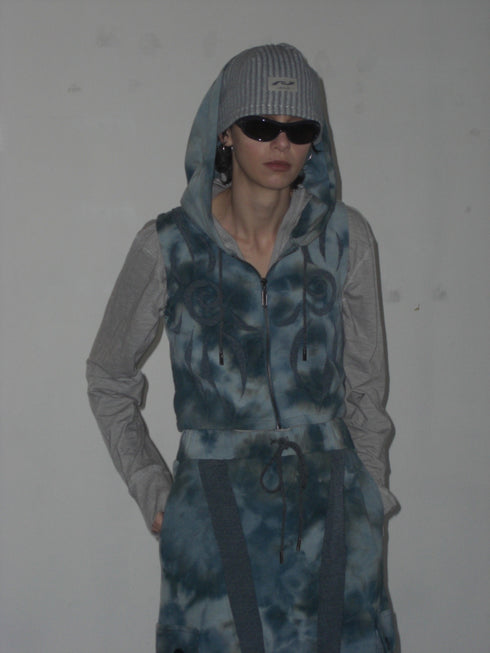 UNALOME SLEEVELESS HOODIE -TIE-DYE BLUE-